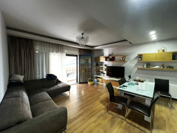 Tirane, shitet apartament 3+1+Ballkon Kati 5, 141 m² 255.240 € (Rruga Dritan Hoxha)
