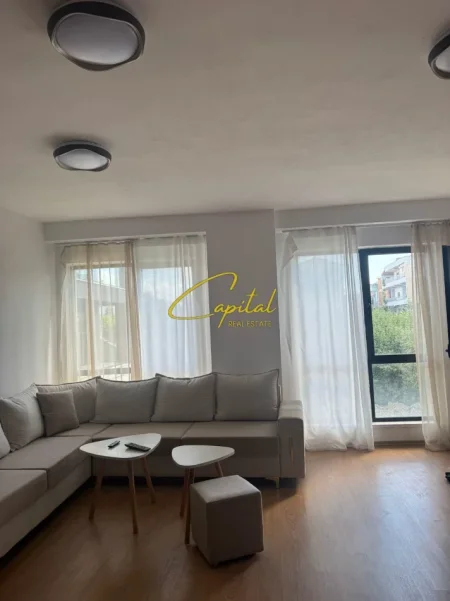 Tirane, jepet me qera apartament 3+1 Kati 1, 135 m² 500 € (5 MAJI)