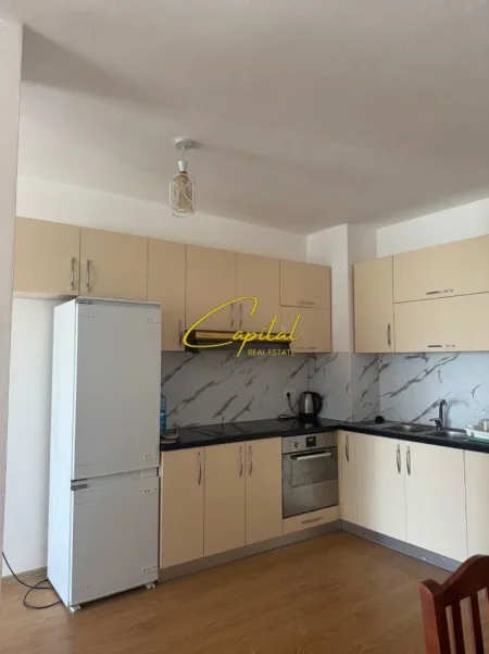 Tirane, jepet me qera apartament 3+1 Kati 1, 135 m² 500 € (5 MAJI)