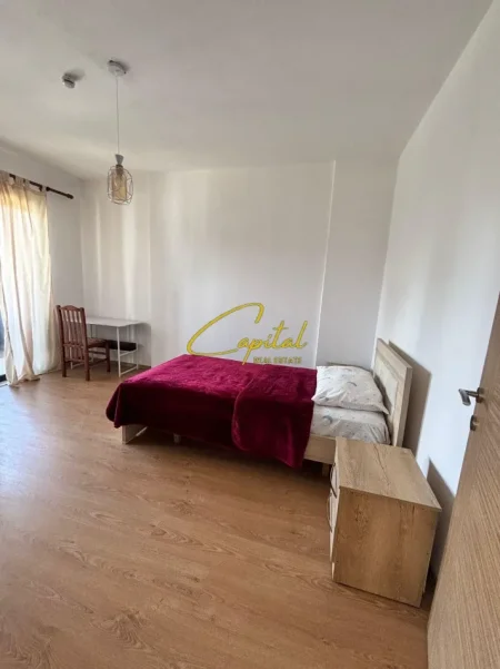 Tirane, jepet me qera apartament 3+1 Kati 1, 135 m² 500 € (5 MAJI)
