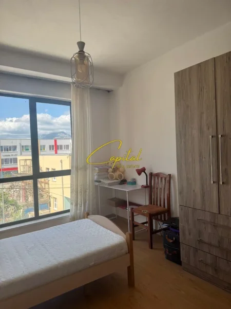 Tirane, jepet me qera apartament 3+1 Kati 1, 135 m² 500 € (5 MAJI)