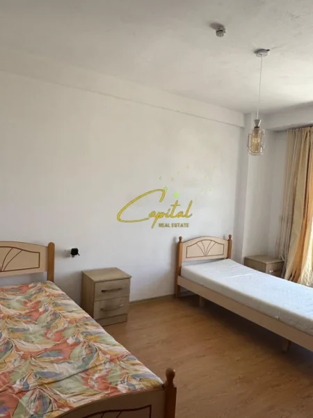 Tirane, jepet me qera apartament 3+1 Kati 1, 135 m² 500 € (5 MAJI)
