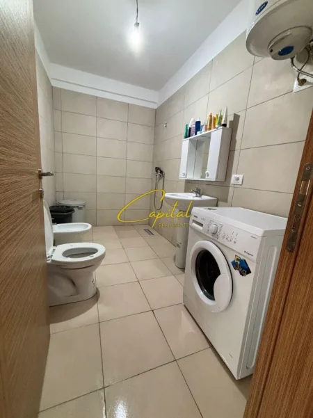 Tirane, jepet me qera apartament 3+1 Kati 1, 135 m² 500 € (5 MAJI)