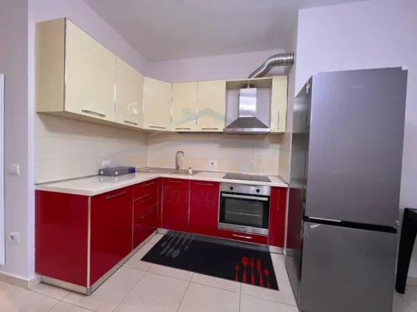 Tirane, jepet me qera apartament 1+1+Ballkon , 56 m² 580 € (Don Bosko)