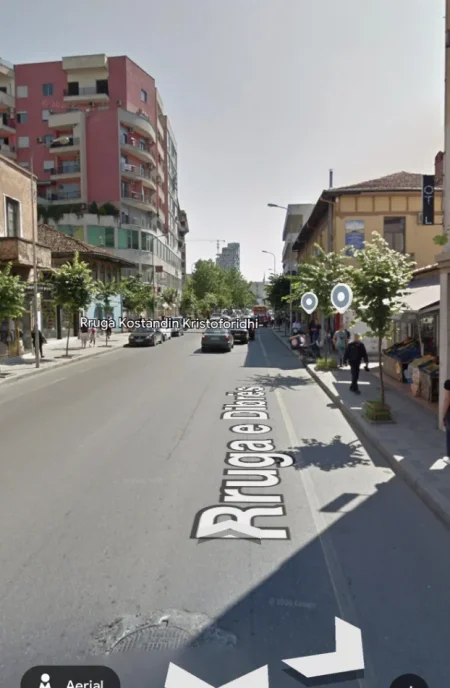 Tirane, jepet me qera bar-resorant Kati 0, 120 m² 1.000 € (Rruga e Dibres)