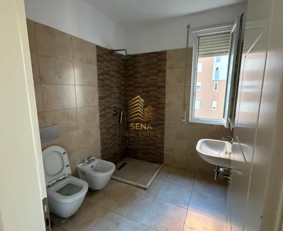 Tirane, jepet me qera apartament 2+1+Ballkon Kati 3, 100 m² 450 € (Ish Fusha e Aviacionit)