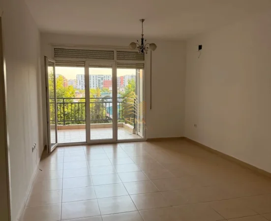 Tirane, jepet me qera apartament 2+1+Ballkon Kati 3, 100 m² 450 € (Ish Fusha e Aviacionit)