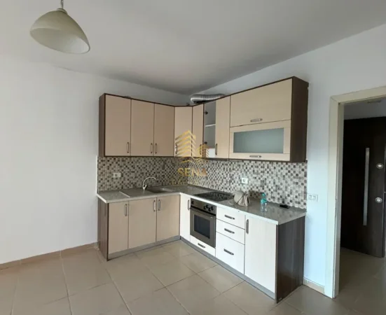 Tirane, jepet me qera apartament 2+1+Ballkon Kati 3, 100 m² 450 € (Ish Fusha e Aviacionit)