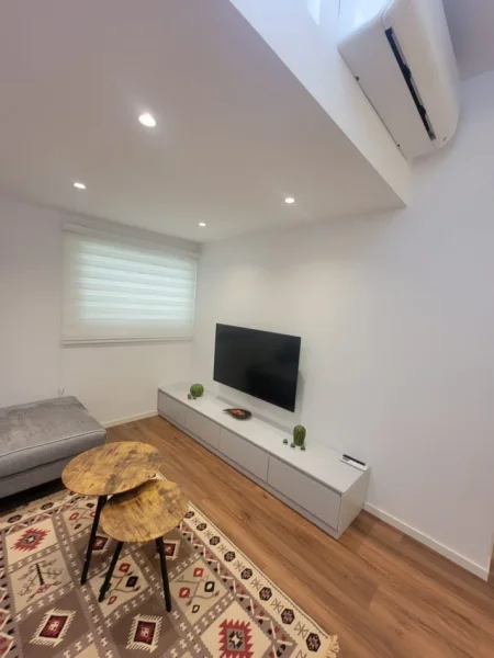Tirane, jepet me qera apartament 1+1 Kati 1, 60 m² 550 € (Rruga e Durrësit)