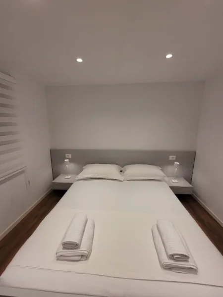 Tirane, jepet me qera apartament 1+1 Kati 1, 60 m² 550 € (Rruga e Durrësit)