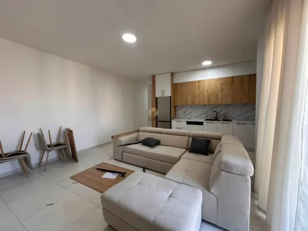 Tirane, jepet me qera apartament 2+1+Aneks+Ballkon Kati 5, 100 m² 750 € (Ish Frigoriferi Rruga Besa)