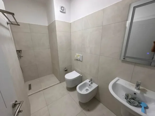 Tirane, jepet me qera apartament 2+1+Aneks+Ballkon Kati 5, 100 m² 750 € (Ish Frigoriferi Rruga Besa)