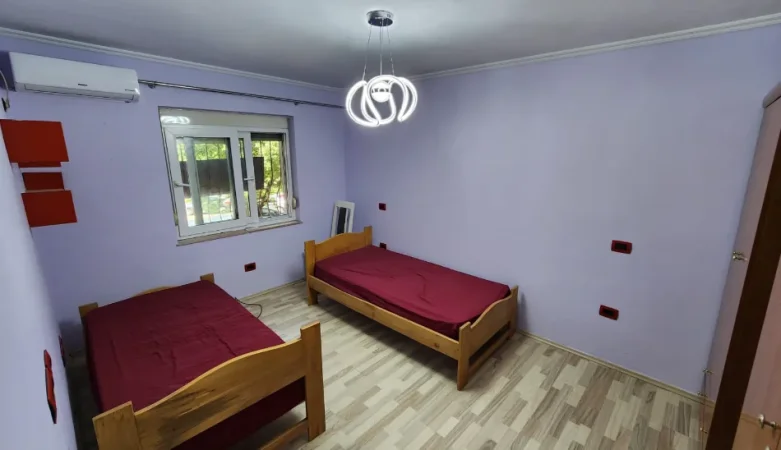 Tirane, jepet me qera apartament 2+1+Ballkon Kati 2, 500 € (Rruga Ali Visha, pranë Rruges se Elbasanit )