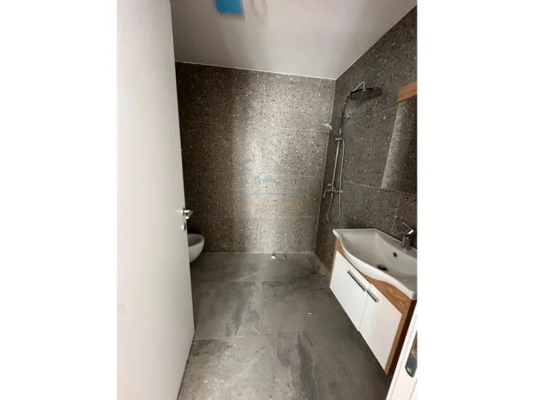 Tirane, shitet apartament 2+1 Kati 3, 108 m² 215.000 € (AKSES TIRANA ISH DOGANA)