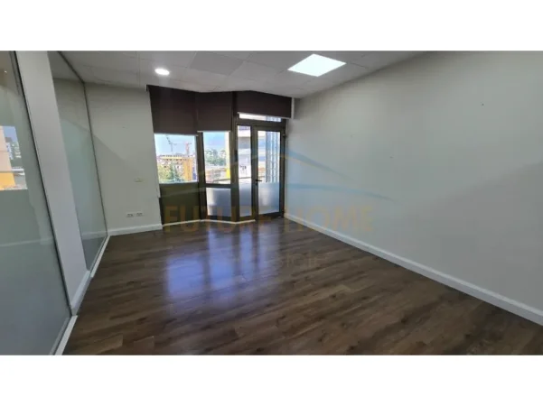 Tirane, jepet me qera ambjent biznesi Kati 7, 100 m² 1.500 € 