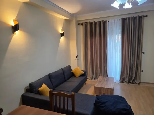 Tirane, jepet me qera apartament 1+1 Kati 3, 70 m² 600 € (SIRI KODRA)