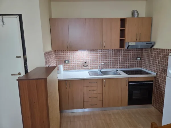 Tirane, jepet me qera apartament 1+1 Kati 3, 70 m² 600 € (SIRI KODRA)