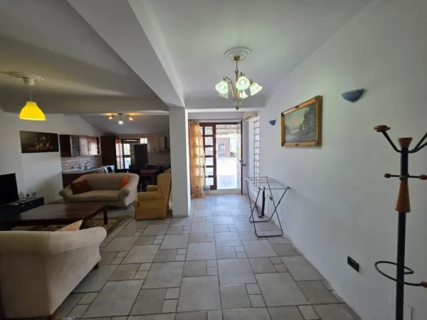 Tirane, jepet me qera apartament 1+1 Kati 6, 70 m² 450 € (QSUT)