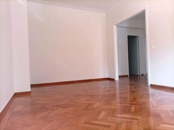 Tirane, jepet me qera zyre Kati 4, 75 m² 900 Euro (Bulevardi Zogu i Pare)