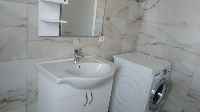 Qera Apartament 1 + 1 tek rrethrroutillimi saukut prane (Cinco Club) 400 euro