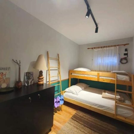 Tirane, jepet me qera Vile Kati 0, 240 m² 2.500 Euro (Bulevardi Zogu I)