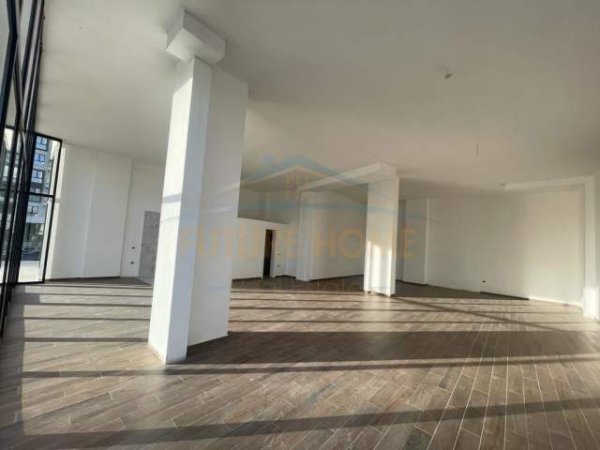 Tirane, jepet me qera ambjent biznesi Kati 0, 144 m² 1.500 Euro (Fusha E Aviacionit)