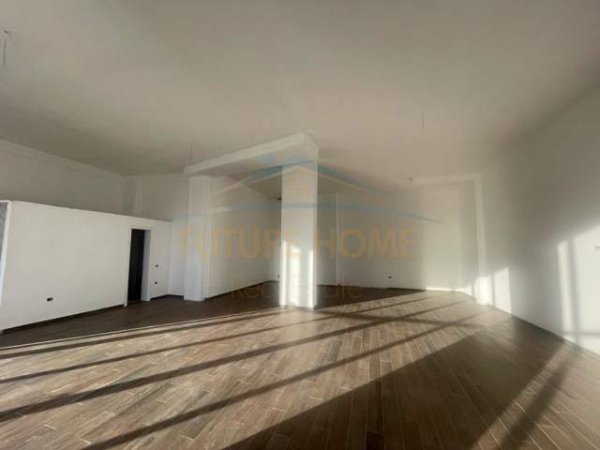 Tirane, jepet me qera ambjent biznesi Kati 0, 144 m² 1.500 Euro (FUSHA E AVIACIONIT)