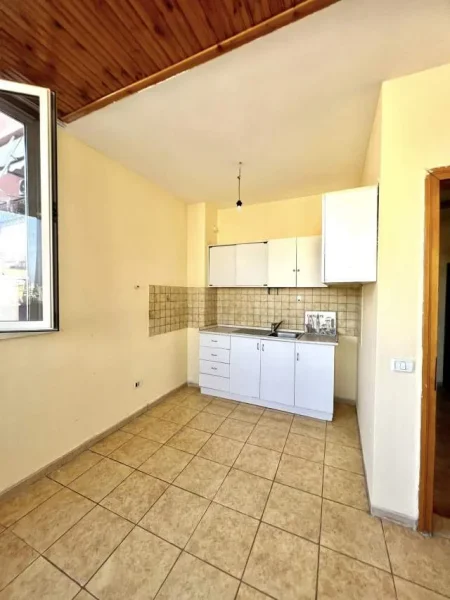 Tirane, shes apartament 1+1 63 m² 105.000 Euro (Komuna e Parisit)