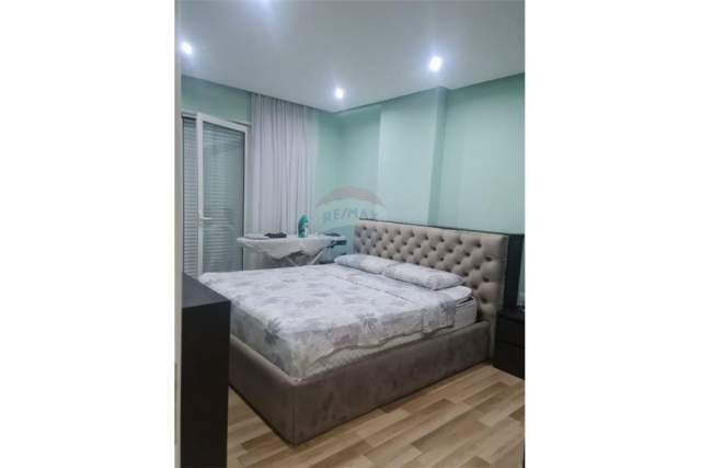 Tirane, jepet me qera apartament 3+1+BLK Kati 5, 107 m² 600 Euro (Sima Com)