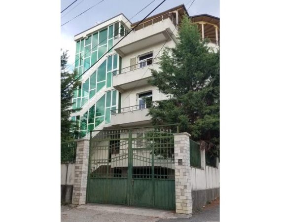 Tirane, jepet me qera Vile 4 Katshe (Rruga 3 Vellezerit Kondi)