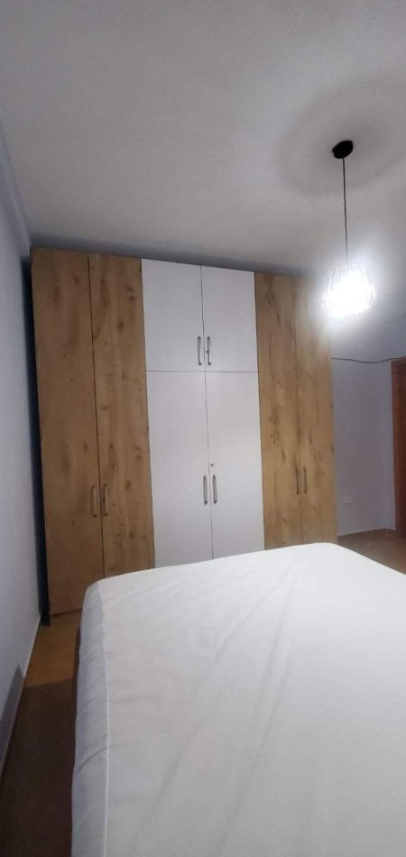 Tirane, jepet me qera apartament 1+1 Kati 3, 80 m² 350 Euro (Vedat Kokona, 5 Maj)