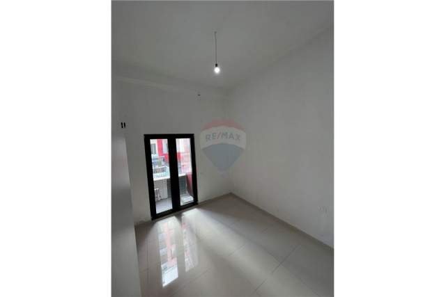 Tirane, jepet me qera apartament 2+1 Kati 1, 72 m² 550 Euro (Farmacia 10)