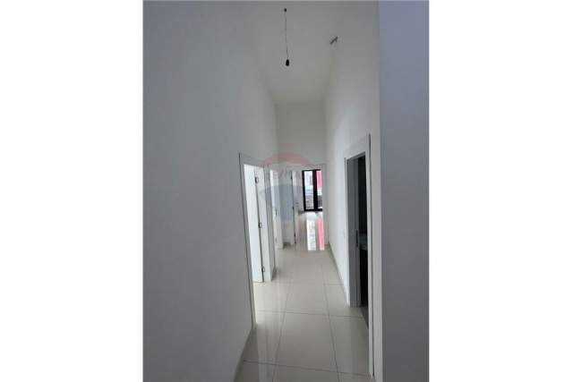 Tirane, jepet me qera apartament 2+1 Kati 1, 72 m² 550 Euro (Farmacia 10)
