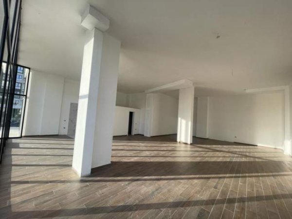 Tirane, shitet ambjent biznesi Kati 0, 144 m² 375.000 Euro (Fusha E Aviacionit)