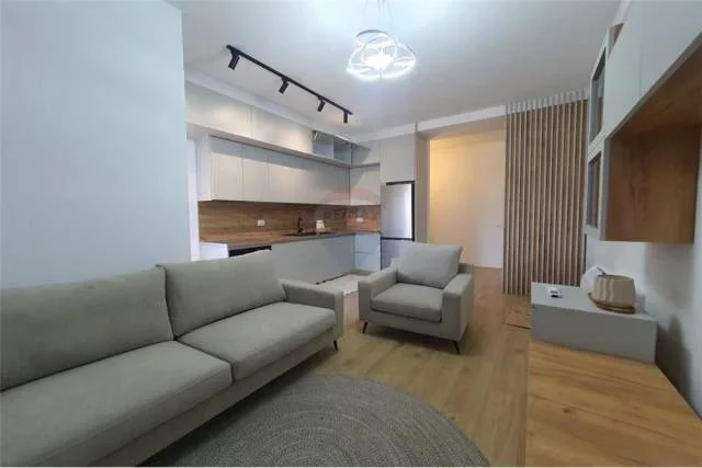 Tirane, jepet me qera apartament 2+1 Kati 8, 92 m² 620 Euro