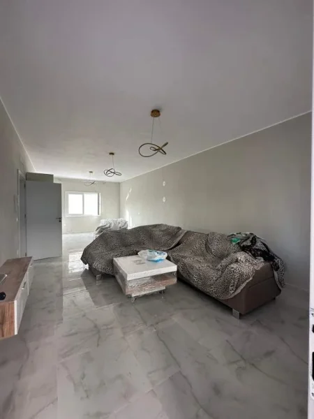 Tirane, jepet me qera apartament 2+1 Kati 1, 100 m² 1.000 Euro (Vilat Gjermane)