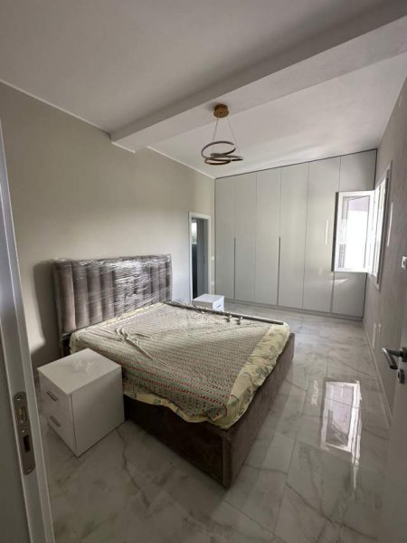 Tirane, jepet me qera apartament 2+1 Kati 1, 100 m² 1.000 Euro (Vilat Gjermane)