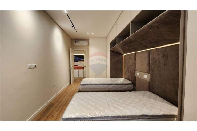 Tirane, jepet me qera apartament 3+1+A+BLK Kati 1, 164 m² 1.500 Euro (Kodra Diellit)