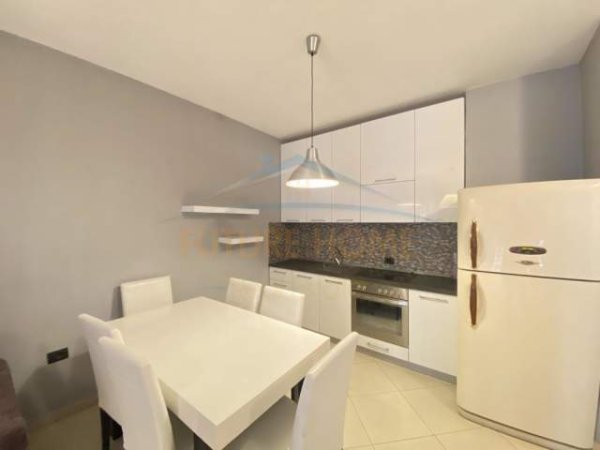 Tirane, jepet me qera apartament 2+1 Kati 6, 97 m² 450 Euro (Unaza e Re)