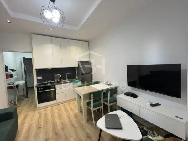 Tirane, shes apartament 1+1+BLK Kati 1, 95 m² 200.000 Euro (Rruga Rrapo Hekali, Casa Blanca Pizzeria)