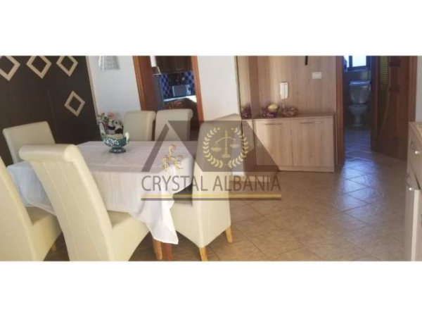 Tirane, jap me qera Vile 3 Katshe 300 m² 180.000 Euro (Vilat GJermane)