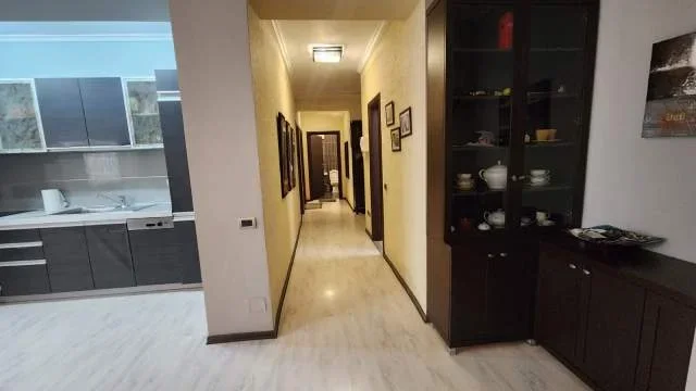 Tirane, jepet me qera apartament 2+1 Kati 2, 100 m² 700 Euro (ish Ekspozita)