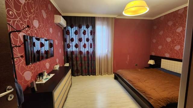 Tirane, jepet me qera apartament 2+1 Kati 2, 100 m² 700 Euro (ish Ekspozita)