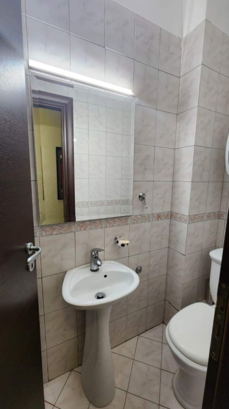 Tirane, jepet me qera apartament 2+1 Kati 2, 100 m² 700 Euro (ish Ekspozita)