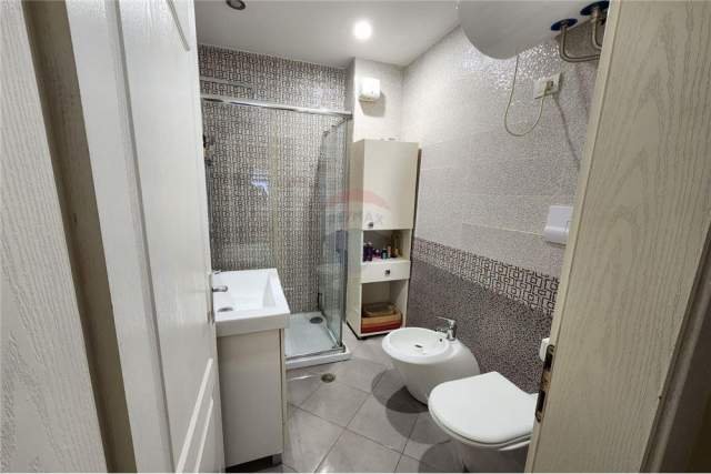 Tirane, jepet me qera apartament 1+1+BLK Kati 5, 73 m² 400 Euro (Kapiten Mir Zoti)