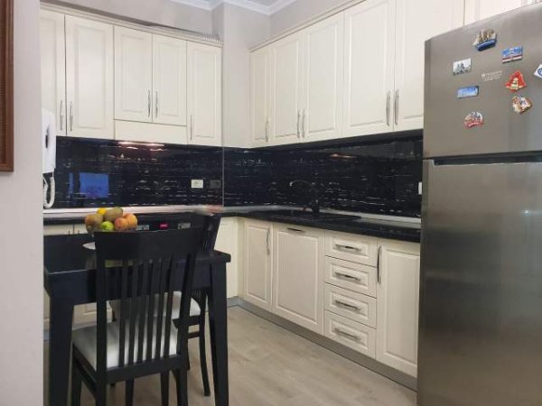 Tirane, jepet me qera apartament 2+1 Kati 1, 115 m² 600 Euro (Liqeni i Thate)