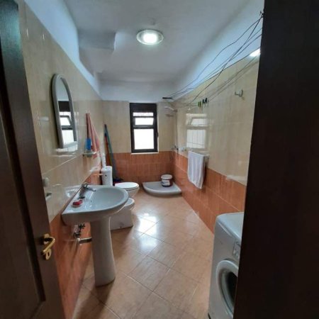 Tirane, jepet me qera apartament 2+1 Kati 2, 70 m² 500 Euro (Ali Dem)