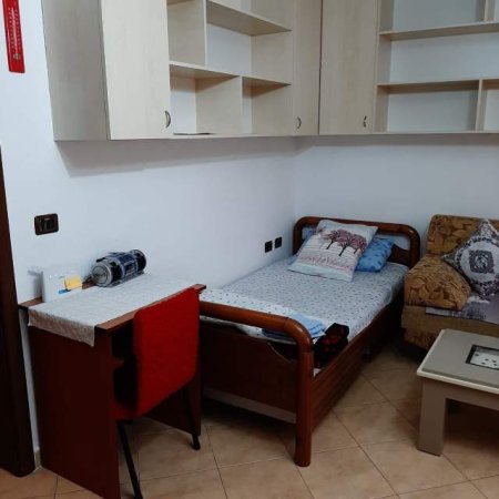 Tirane, jepet me qera apartament 2+1 Kati 2, 70 m² 500 Euro (Ali Dem)