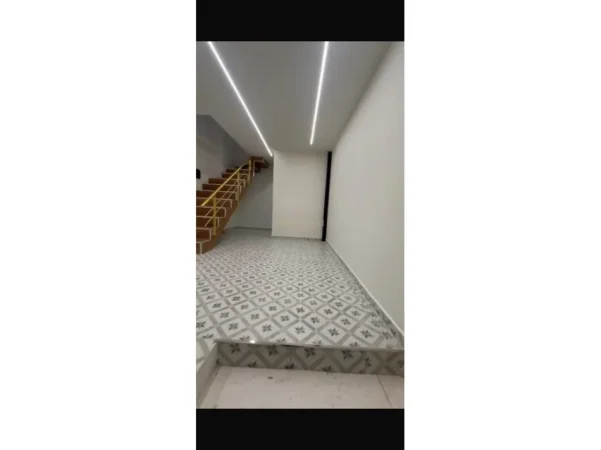 Tirane, shitet ambjent biznesi Kati 0, 50 m² 