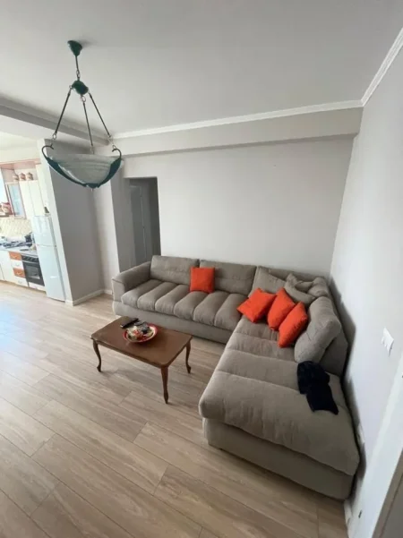 Durres, jepet me qera apartament 1+1 Kati 5, 500 € (Vollga, Durres)